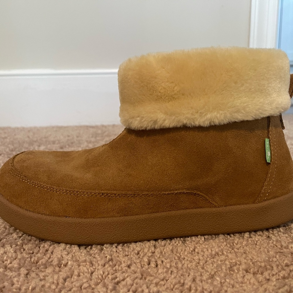 Women’s sanuk furry ankle boots